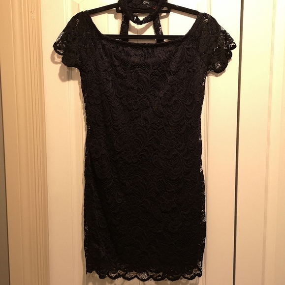 Lace dress - Picture 1 of 2